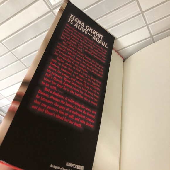 The Vampire Diaries The Return: Nightfall hardcover - Picture 4 of 9